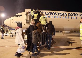 Deprem bölgesinden 485 bin kişi havayoluyla tahliye edildi