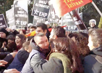 Deprem protestosuna polis müdahalesi: 30 gözaltı