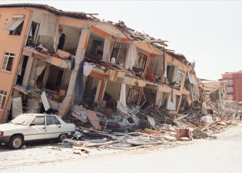 Depremde hayatını kaybedenlerin sayısı 3 bin 703’e yükseldi