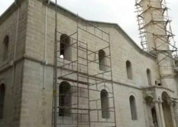 Depremde yıkılan 500 yıllık tarihi camiyi AKP aday adayı restore etmiş!