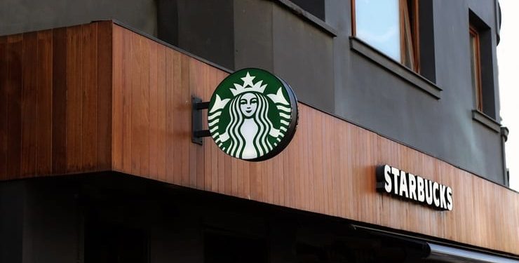 Depreme duyarsızlıkla suçlanan Starbucks’tan: Elbette oradaydık, olmaya da devam edeceğiz