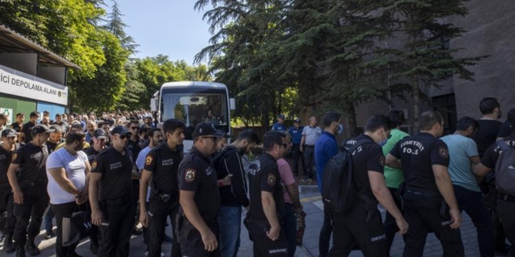 Depremi gerekçe göstermişler: 'Demir Yumruk'ta tahliye edilenler aranıyor