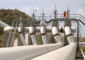 Herhangi bir sızıntı ya da basınç problemi yaşanmamasına karşın güvenlik gerekçesiyle Adana Ceyhan petrol rafinerisine petrol akışı durduruldu.