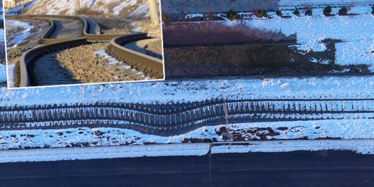 Depremin etkisiyle Gölbaşı'nda tren rayları yamuldu