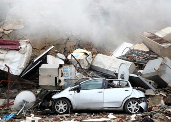 Depremin üzerinden 21 saat geçi; hâlâ ulaşılamayan yüzlerce enkaz var!
