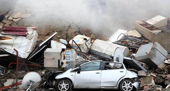 Depremin üzerinden 21 saat geçi; hâlâ ulaşılamayan yüzlerce enkaz var!