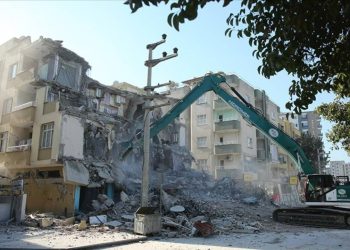 Depremin vurduğu Osmaniye'de acil yıkım kararı olan 335 bina için 'eşya almak için gelmesinler' uyarısı