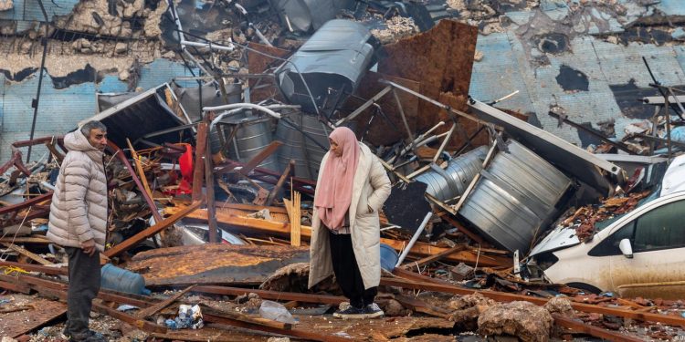 Depremlerde can kaybı 43 bini geçti