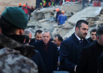 Depremlerden sonra 14 Mayıs'ta seçim yapılmasının önünde büyük zorluklar var