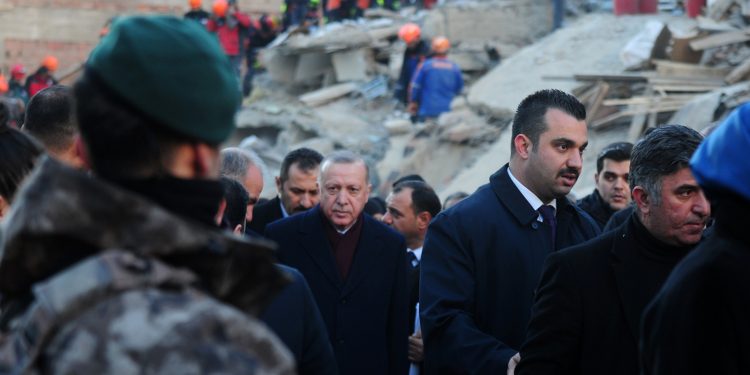 Depremlerden sonra 14 Mayıs'ta seçim yapılmasının önünde büyük zorluklar var