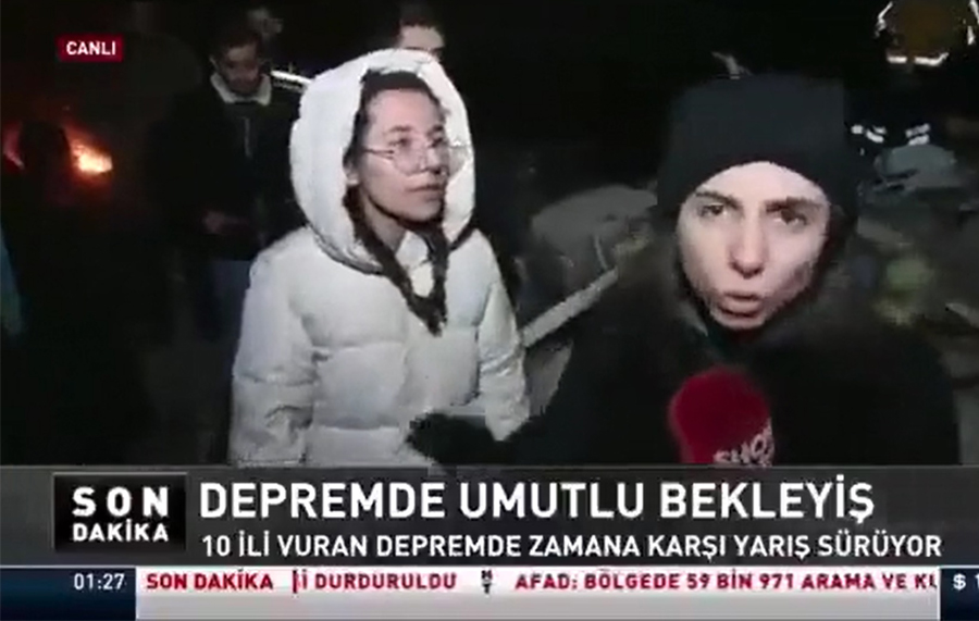 Depremzede ‘yardım gelmedi’ diye söyleyince Show TV muhabiri mikrofonu çekti