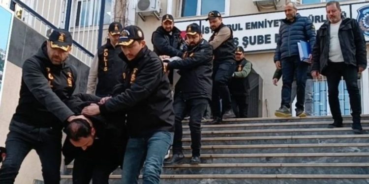 Depremzede Nedim Akarsu’yu ‘yardım’ vaadiyle dolandıran 6 kişi tutuklandı