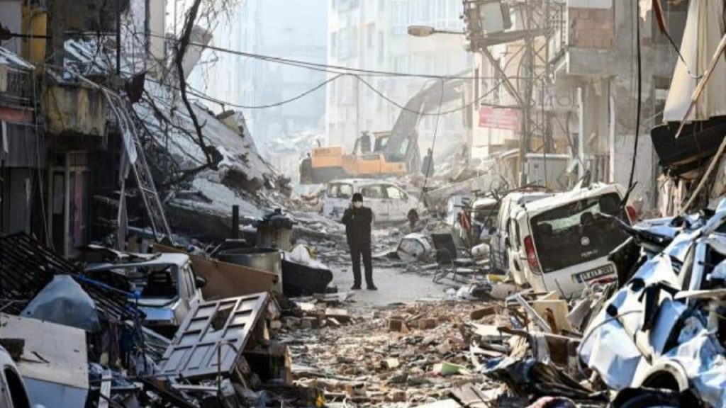 Depremzedeler otellerden çıkarılıyor: 'AKP il binasına gittim, 'yemek ısmarlayalım' dediler'