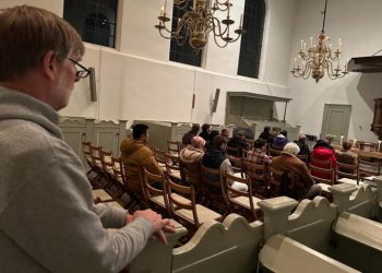 Depremzedelere Amsterdam Sloterk kilisesinde dua programı