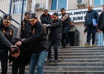 Depremzedeleri dolandırarak kredi çeken çeteye baskın