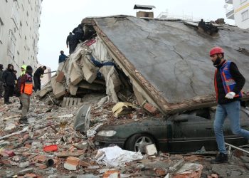 Diyarbakır'da 2 müteahhit yaptıkları binanın enkazında kalarak öldü