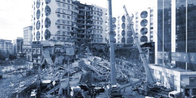 Diyarbakır’da yıkımın nedeni: Kolon kesme, zemin suyu, çıkma balkon...