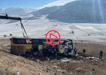 Diyarbakır'dan Bodrum'a giden yolcu otobüsü Afyon'da devrildi: Sekiz ölü, 35 yaralı