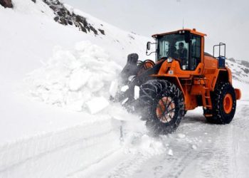 Doğu Anadolu kar ve tipiye teslim oldu