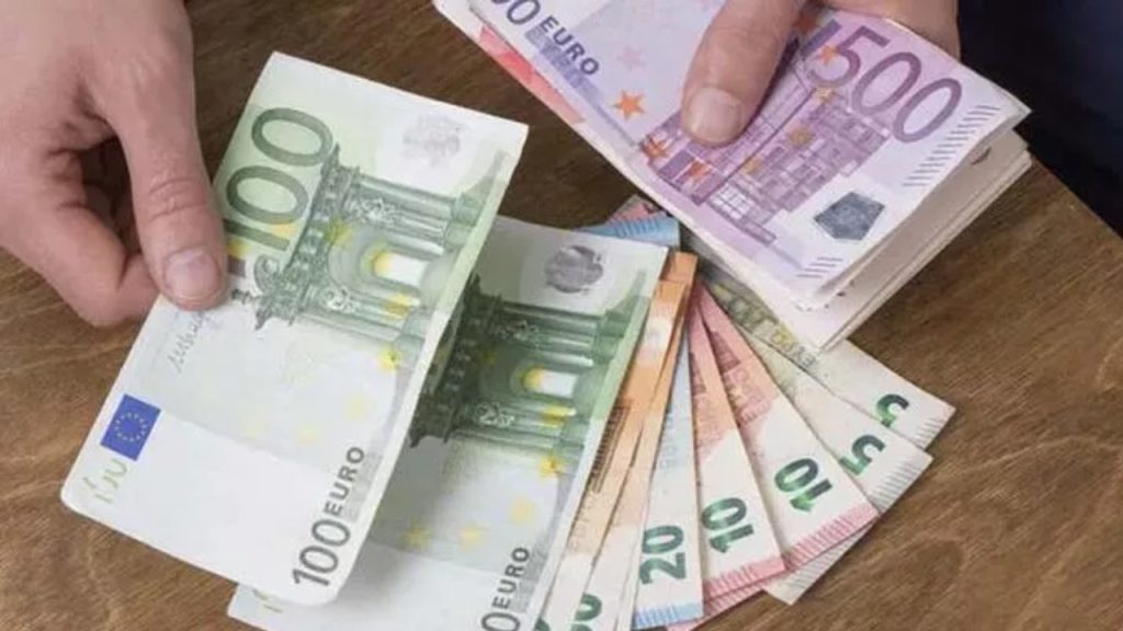 Dolar haftayı 18,83 TL, Euro da 20,14 lira seviyesinden kapattı