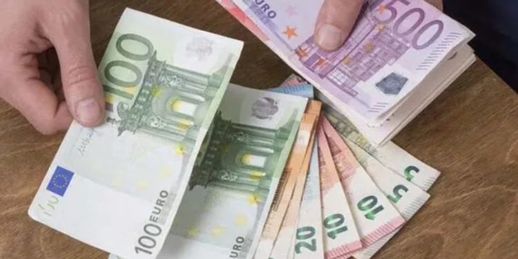 Dolar haftayı 18,83 TL, Euro da 20,14 lira seviyesinden kapattı
