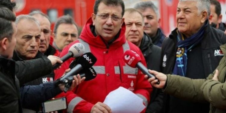 Ekrem İmamoğlu, 1 yıllık maaşını depremzedeler için bağışladı