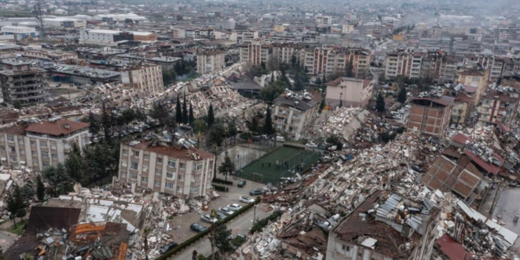 Enflasyon ve dolar tahmini: Depremin ekonomiye etkileri ne olacak?