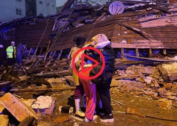 Enkaz altından sağ çıkarılanlar umut oldu