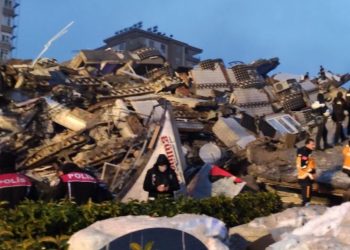 Enkazdan 34 saat sonra yaralı kurtarıldı