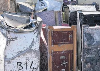 Enkazdan çıkan altın ve kasalar gizli depoda tutuluyor