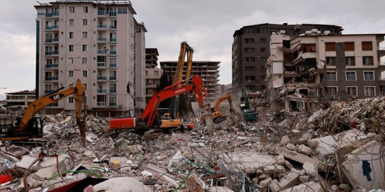 Enkazdan çıkarılan 12 milyar TL'lik hurda parasının akıbeti bilinmiyor