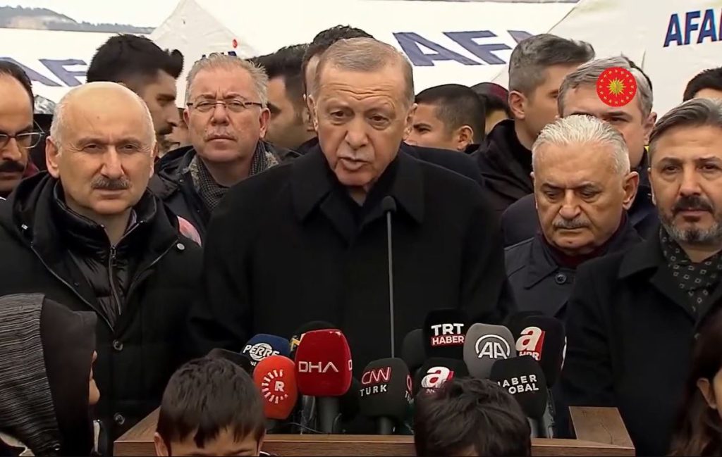 Erdoğan, AFAD’a yapılacak nakdi yardımların deprem bölgesinde kullanılacağını iddia etti