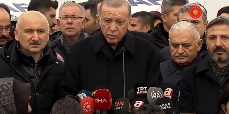 Erdoğan, AFAD’a yapılacak nakdi yardımların deprem bölgesinde kullanılacağını iddia etti