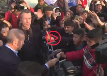 Erdoğan Adıyaman'da çocuklara para dağıttı