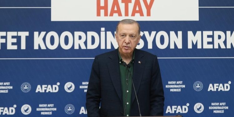 Erdoğan: Sağlam zeminlere doğru tekniklerle yapılan binaların yıkılmadığını gördük