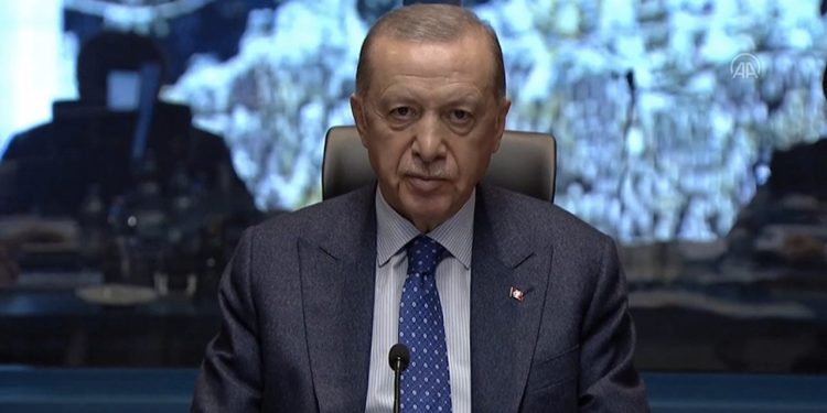 Erdoğan, deprem bölgesindeki yapılaşmaya ilişkin kararname yayımladı