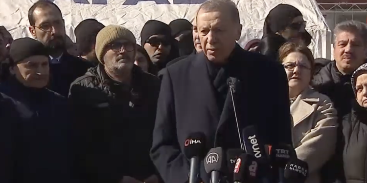 Erdoğan enkaz başında ‘müjde’ verdi: Konut yapacağız