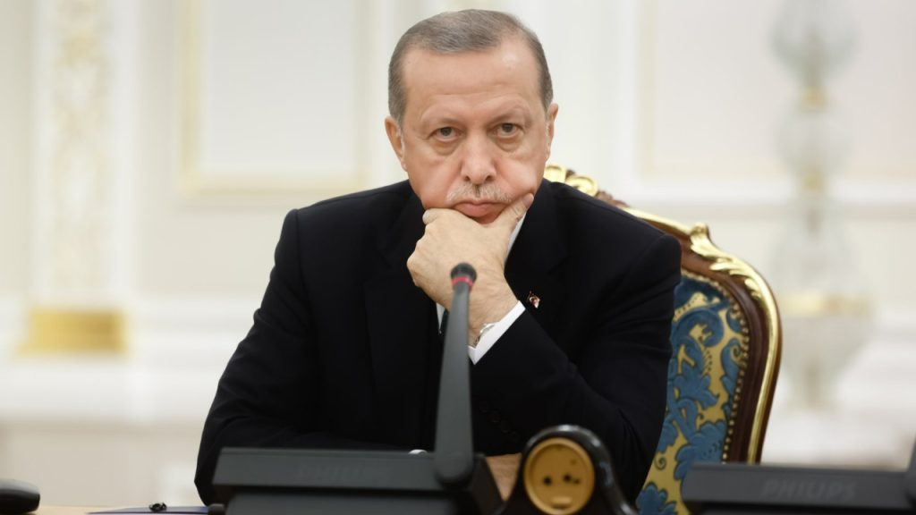 Erdoğan'dan deprem sonrası seçim hamlesi: 3 bakan ve belediye başkanlarından istifa isteyecek!