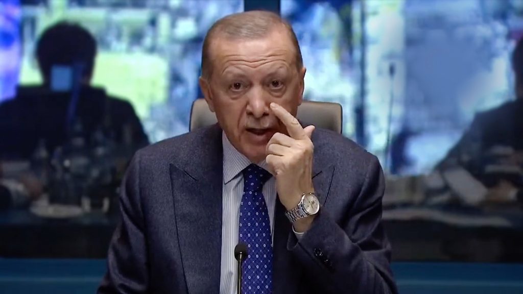 Erdoğan’ın acizliğinin üstünü örtebilecek örtü yok