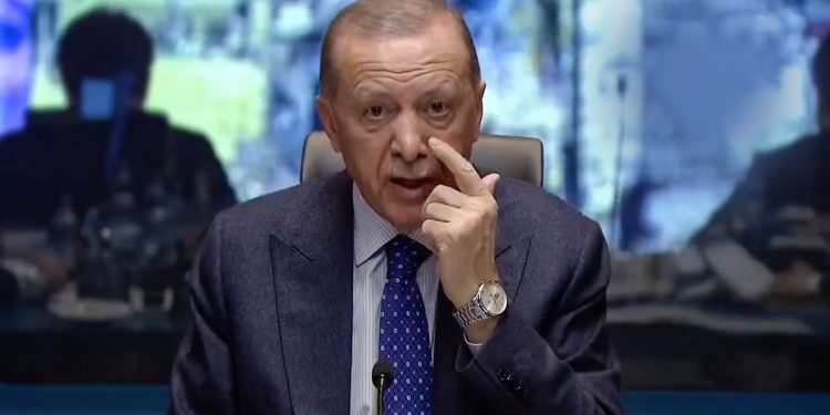 Erdoğan’ın acizliğinin üstünü örtebilecek örtü yok
