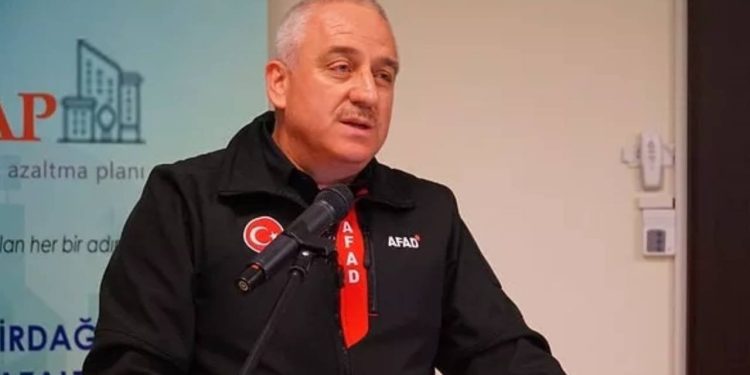 Erhan Usta: AFAD Afetlere Müdahale Genel Müdürü İsmail Palakoğlu, afetle ilgili hiç iş yapmamış