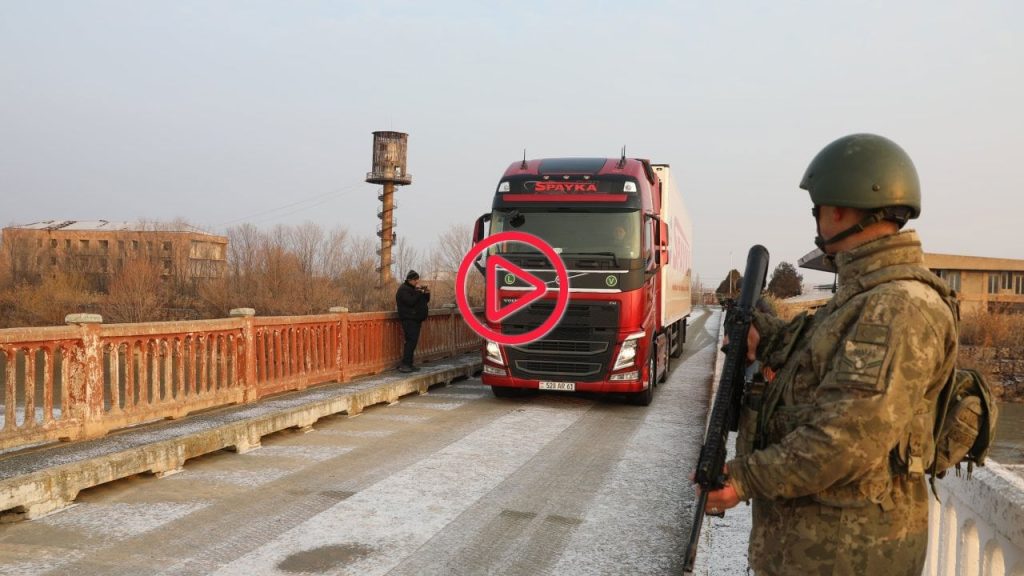 Ermenistan sınır kapısı 35 yıl sonra deprem bölgesine yardım için açıldı