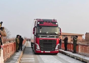 Ermenistan sınır kapısı 35 yıl sonra deprem yardımları için açıldı