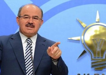 Eski AKP'li Bakan Çelik'ten Erdoğan'a mektup: Vahim bir hata, üniversiteleri açın