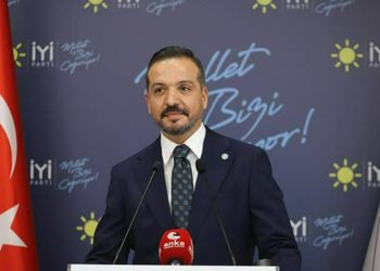 Eski bakan Yaşar Okuyan'ın 'Akşener ile ilgili dosyayı Kılıçdaroğlu'na verdim' sözlerine ilişkin İYİ Parti'den ilk açıklama