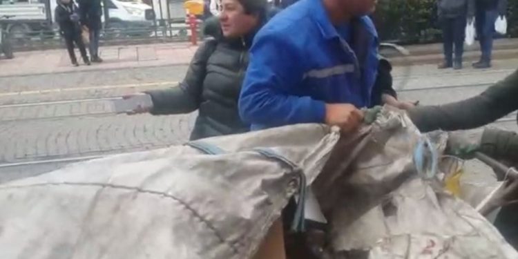 Eskişehir'de kâğıt toplayıcısına belediye engeli