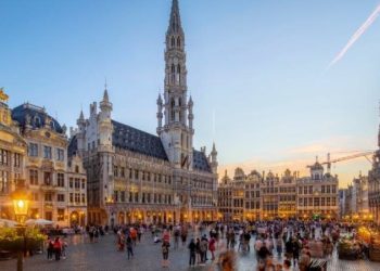 Avrupa İstatistik Ofisi (Eurostat), Avrupa Birliği (AB) ve Euro Bölgesi'nin ocak ayı enflasyon nihai verilerini yayımladı. Buna göre, Euro Bölgesi'nde aralıkta yüzde 9,2 olan yıllık enflasyon, ocakta yüzde 8,6 olarak ölçüldü.