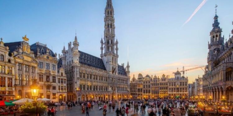 Avrupa İstatistik Ofisi (Eurostat), Avrupa Birliği (AB) ve Euro Bölgesi'nin ocak ayı enflasyon nihai verilerini yayımladı. Buna göre, Euro Bölgesi'nde aralıkta yüzde 9,2 olan yıllık enflasyon, ocakta yüzde 8,6 olarak ölçüldü.