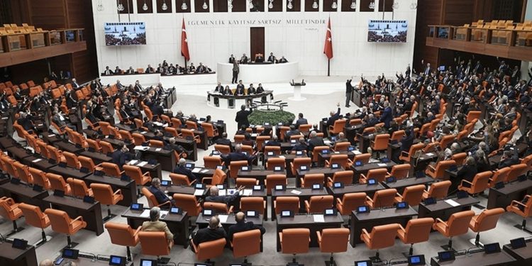 Fay Yasası Teklifi yeniden Meclis'te: 24 il, 100'den fazla ilçe, 500'den fazla köy fay üzerinde