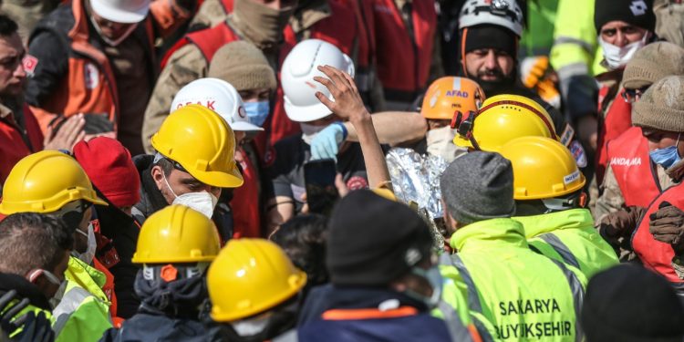 Felaketin 11'inci günü: Can kaybı 39 bin 672'ye ulaştı